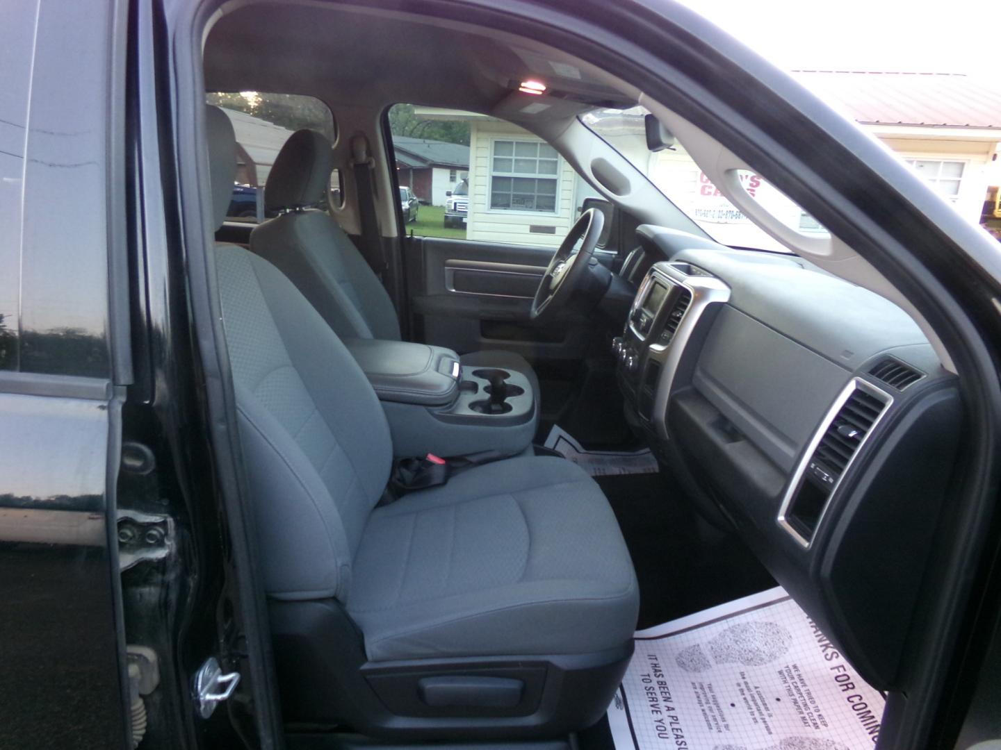 2013 Black /Gray RAM 1500 SLT (1C6RR7LG6DS) with an 3.6L engine, 6-speed automatic transmission, located at 401 First NE, Bearden, AR, 71720, (870) 687-3414, 33.726528, -92.611519 - Photo#22